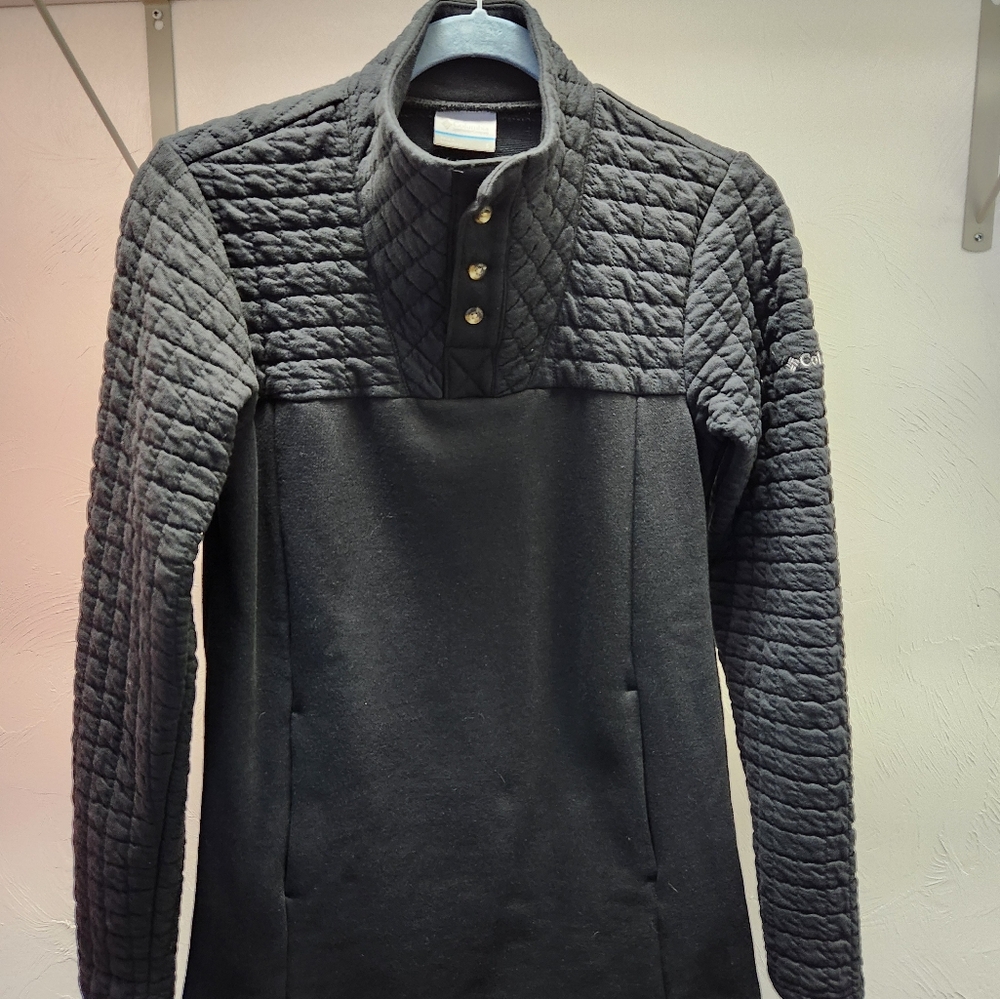 Columbia woman's black pull over with button up collar size small new no tags